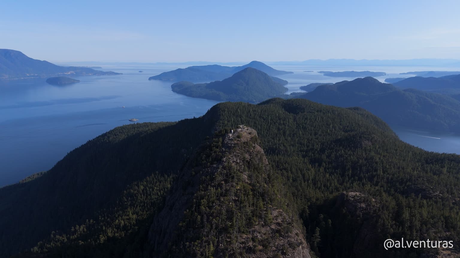 Anvil Island: Acampando en el Corazón del Fiordo de Vancouver