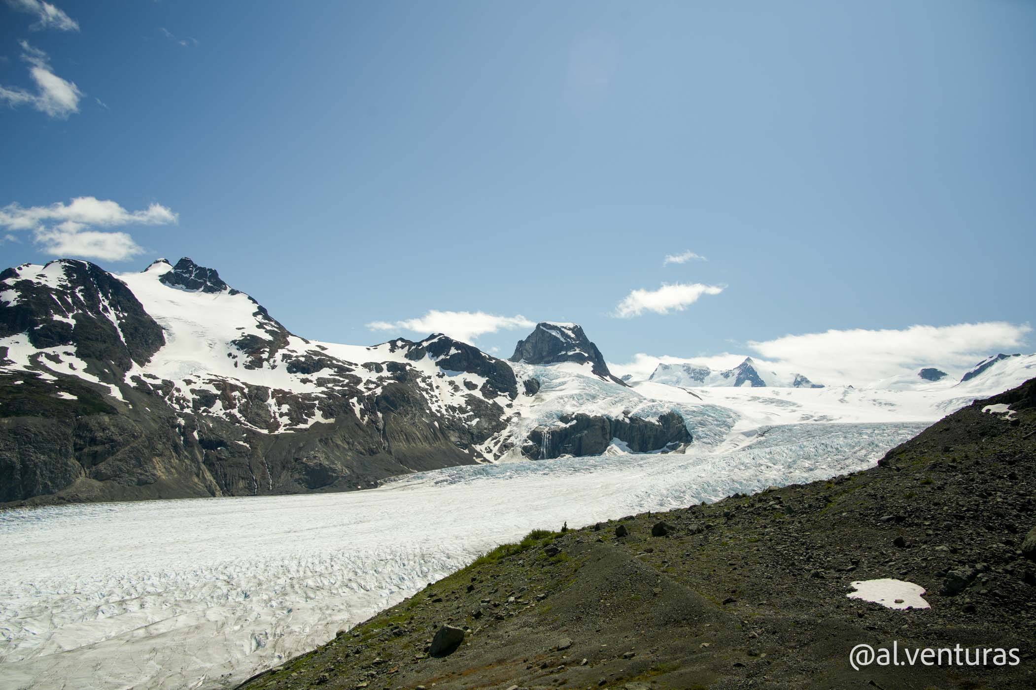 El majestuoso Glaciar Jacobsen en toda su extensión