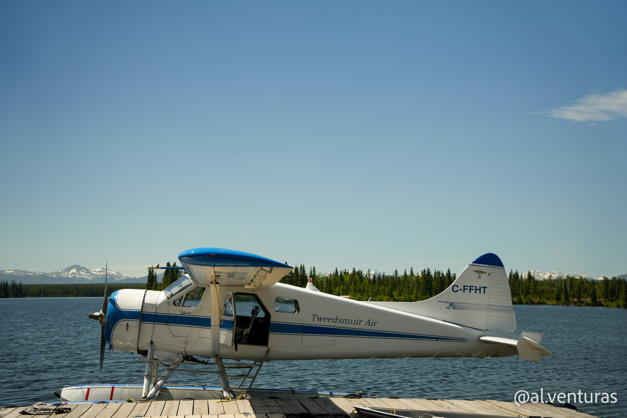 Preparándonos para abordar el hidroavión en Nimpo Lake