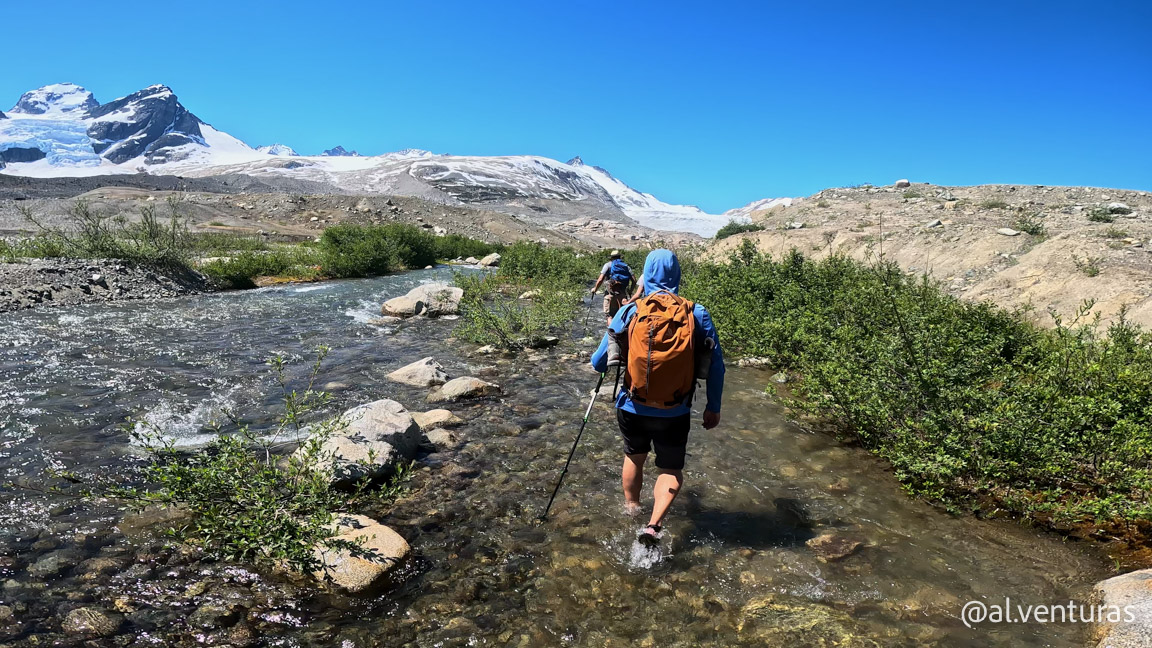 Siguiendo el curso del río hacia el glaciar Flies