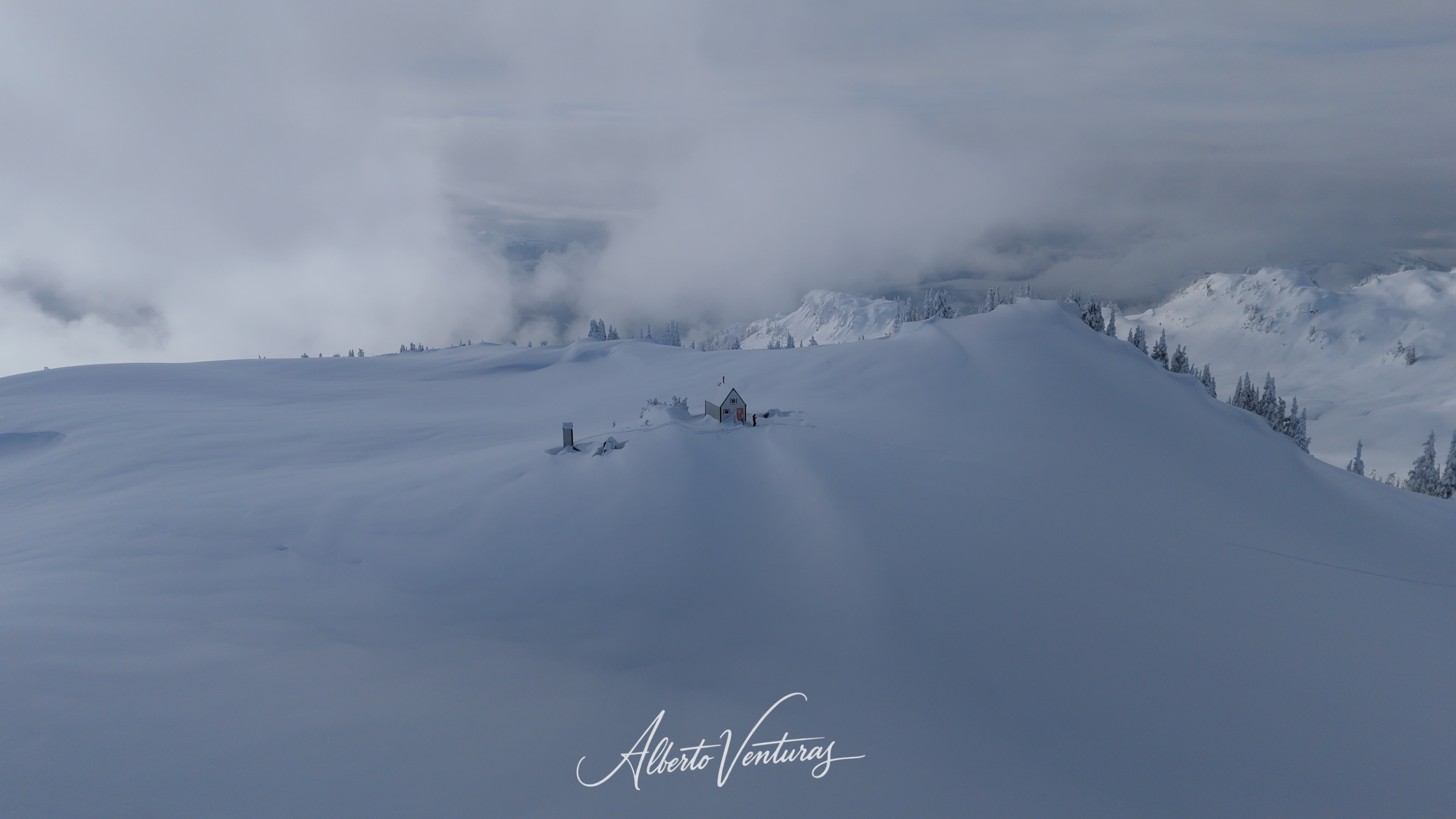 Vista del Brew Hut en la cresta alpina